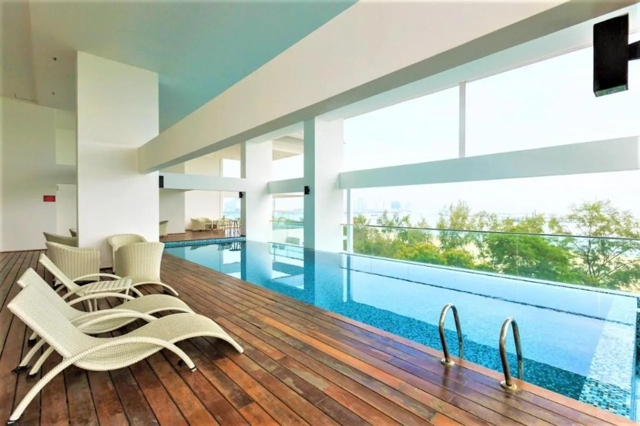 Sunrise Gurney Premium Executive City/Seafront Suite - Penang George Town